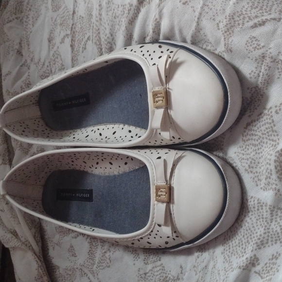Tommy Hilfiger white slip ons - Picture 1 of 2